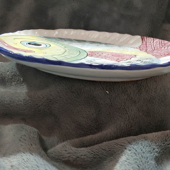Designer plate with painting of a fish. - Picture 4 of 5